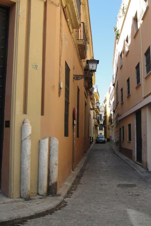 Las Columnas De Adriano. Calle Mármoles, 5 Sevilla Exterior foto
